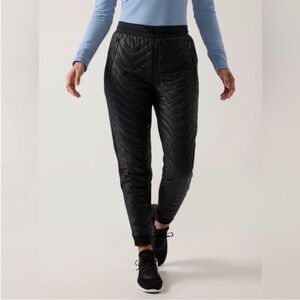 Athleta | Solstice Jogger pants in black with a quilted front/side pockets M